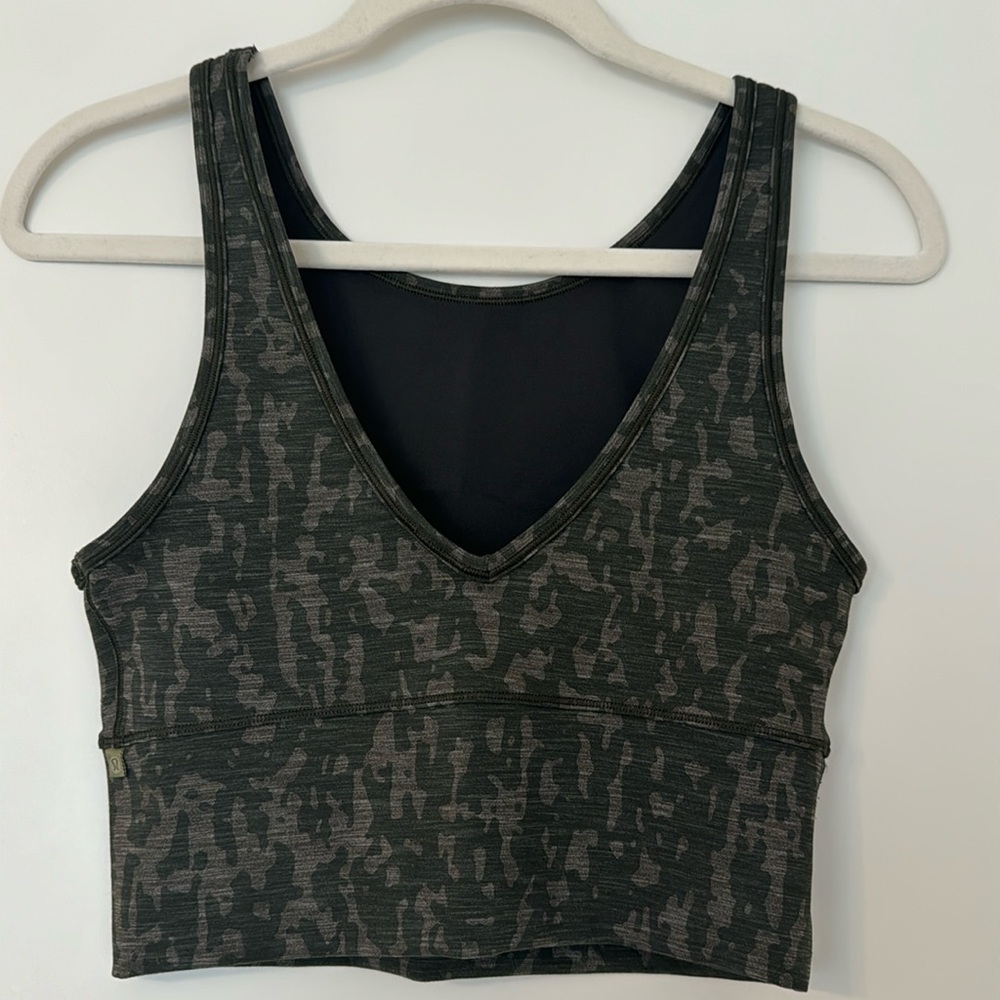 Lululemon Power Pivot tank in a size 6, green- grey camo.